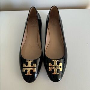 TORY BURCH LEATHER FLATS WITH HARDWARE sz 7.5
